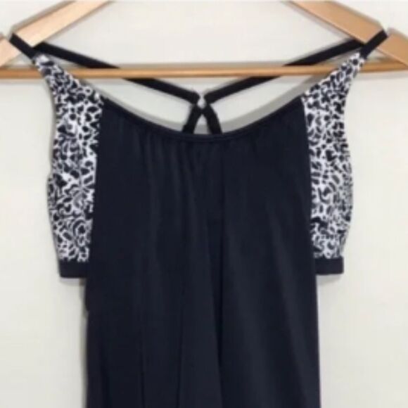 Women’s Athleta 36B Black & White Active Tank Top - Picture 3 of 7